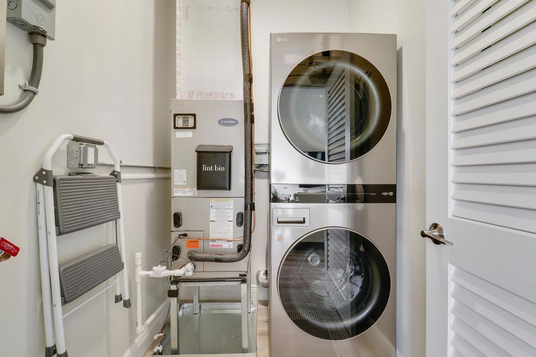 出租: $4,000 (2 贝兹, 1 浴室, 835 平方英尺)