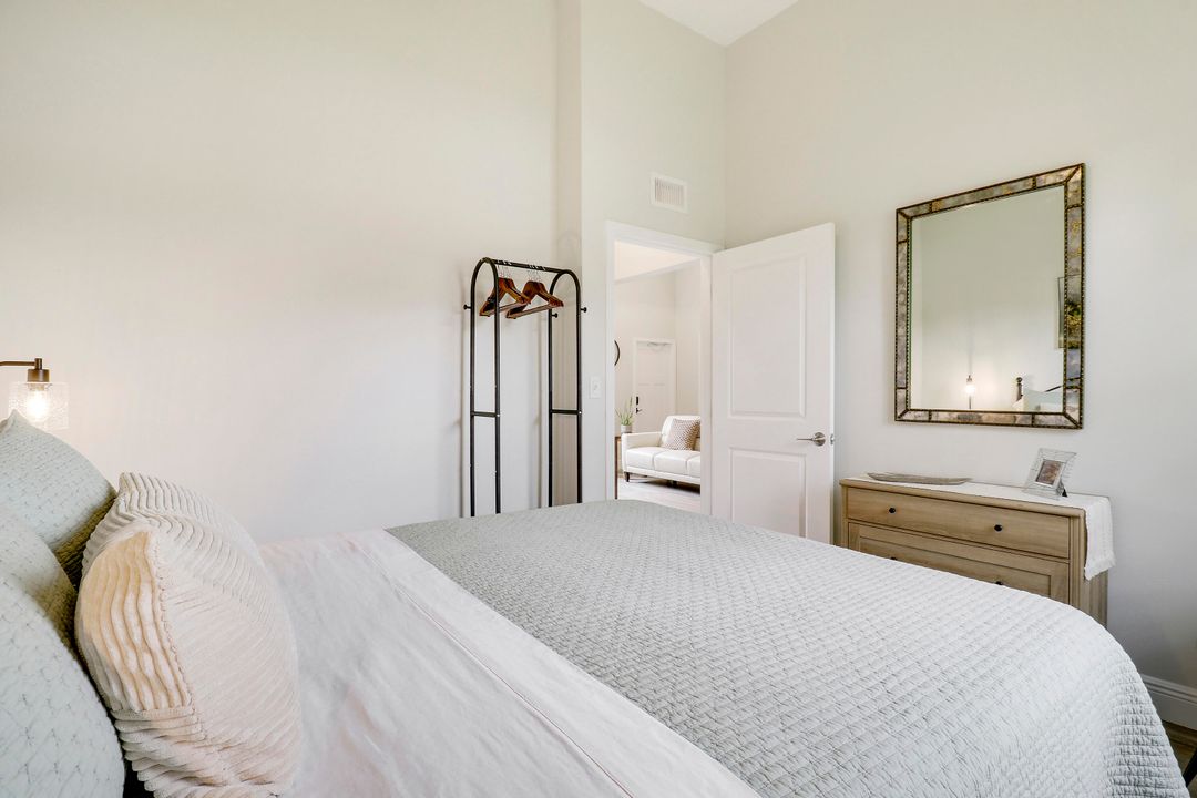 出租: $4,000 (2 贝兹, 1 浴室, 835 平方英尺)