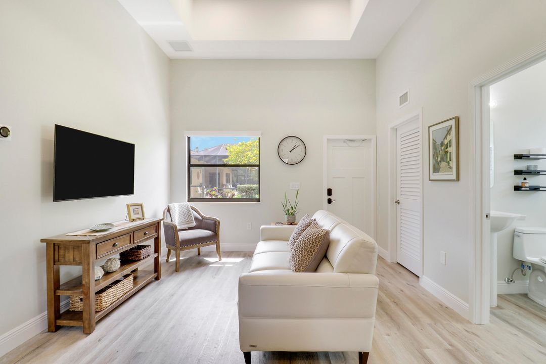 出租: $4,000 (2 贝兹, 1 浴室, 835 平方英尺)