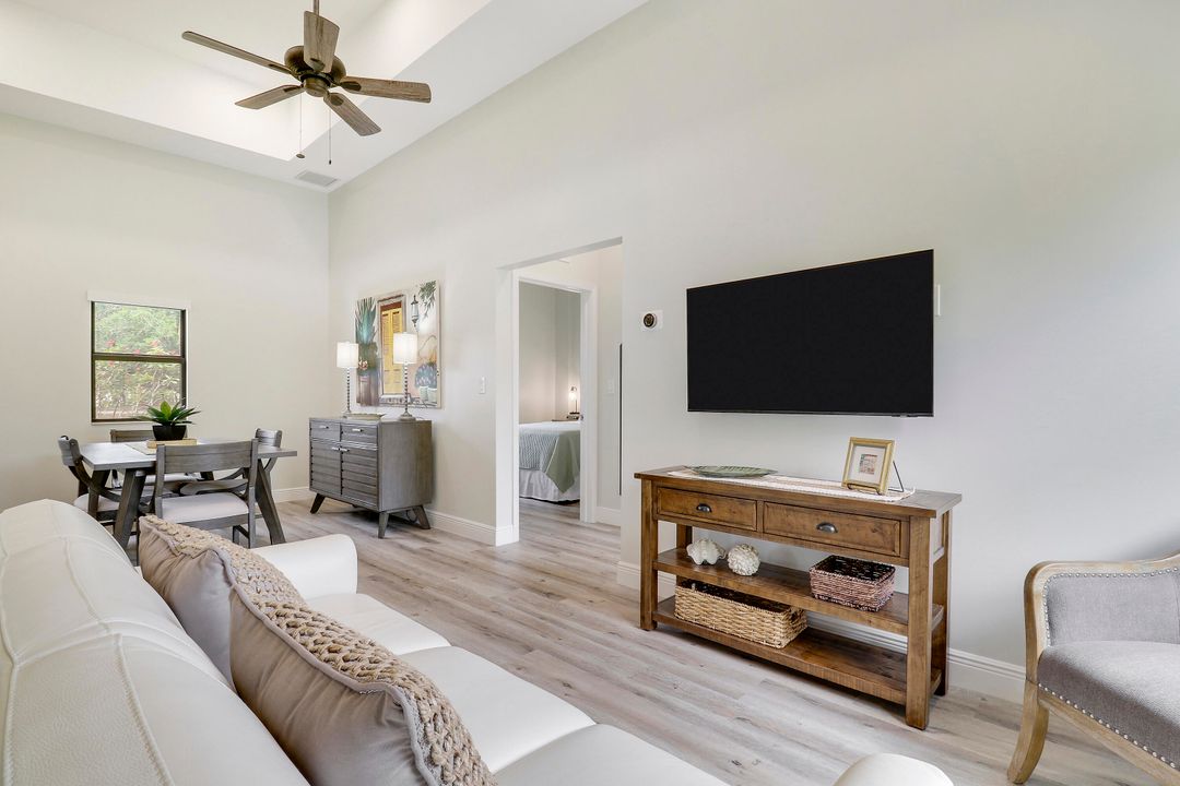 出租: $4,000 (2 贝兹, 1 浴室, 835 平方英尺)