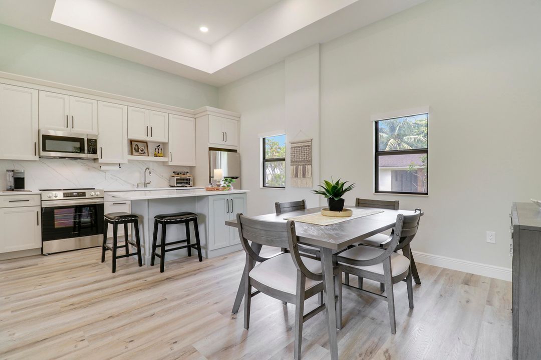 出租: $4,000 (2 贝兹, 1 浴室, 835 平方英尺)