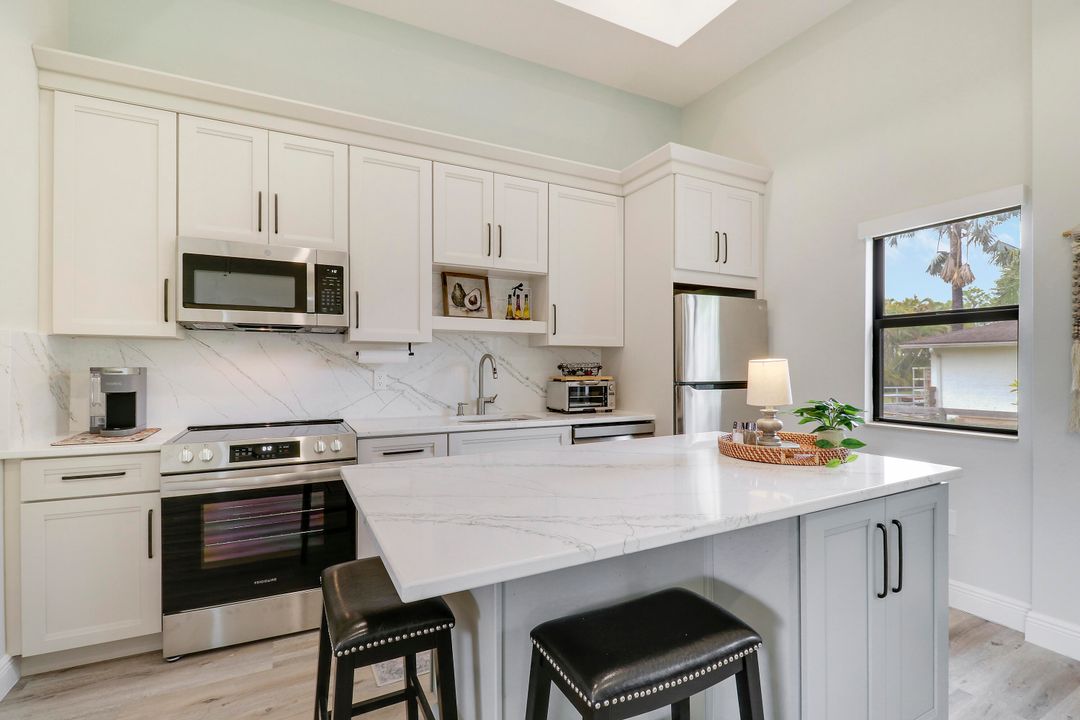 出租: $4,000 (2 贝兹, 1 浴室, 835 平方英尺)