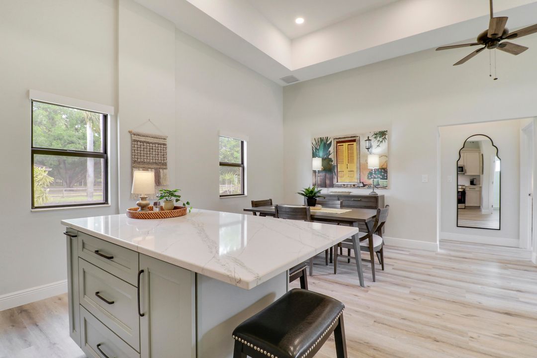 出租: $4,000 (2 贝兹, 1 浴室, 835 平方英尺)