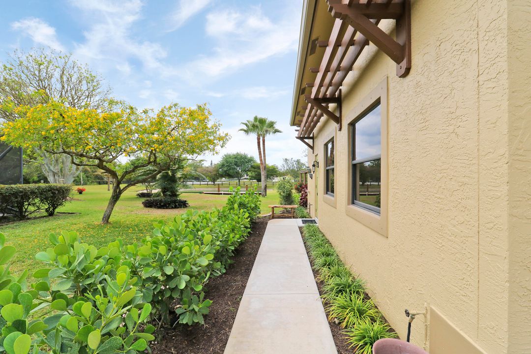 出租: $4,000 (2 贝兹, 1 浴室, 835 平方英尺)