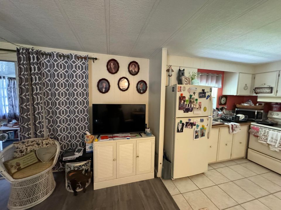 For Sale: $25,000 (2 beds, 2 baths, 1000 Square Feet)