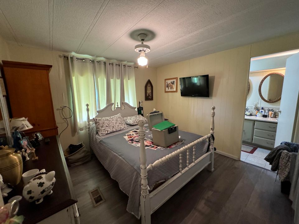 For Sale: $25,000 (2 beds, 2 baths, 1000 Square Feet)