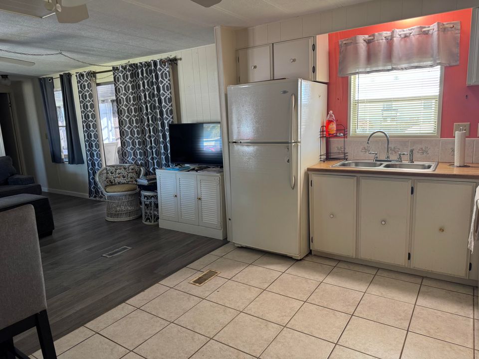 For Sale: $25,000 (2 beds, 2 baths, 1000 Square Feet)