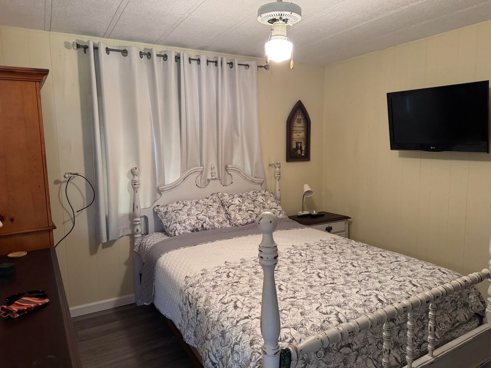 For Sale: $25,000 (2 beds, 2 baths, 1000 Square Feet)