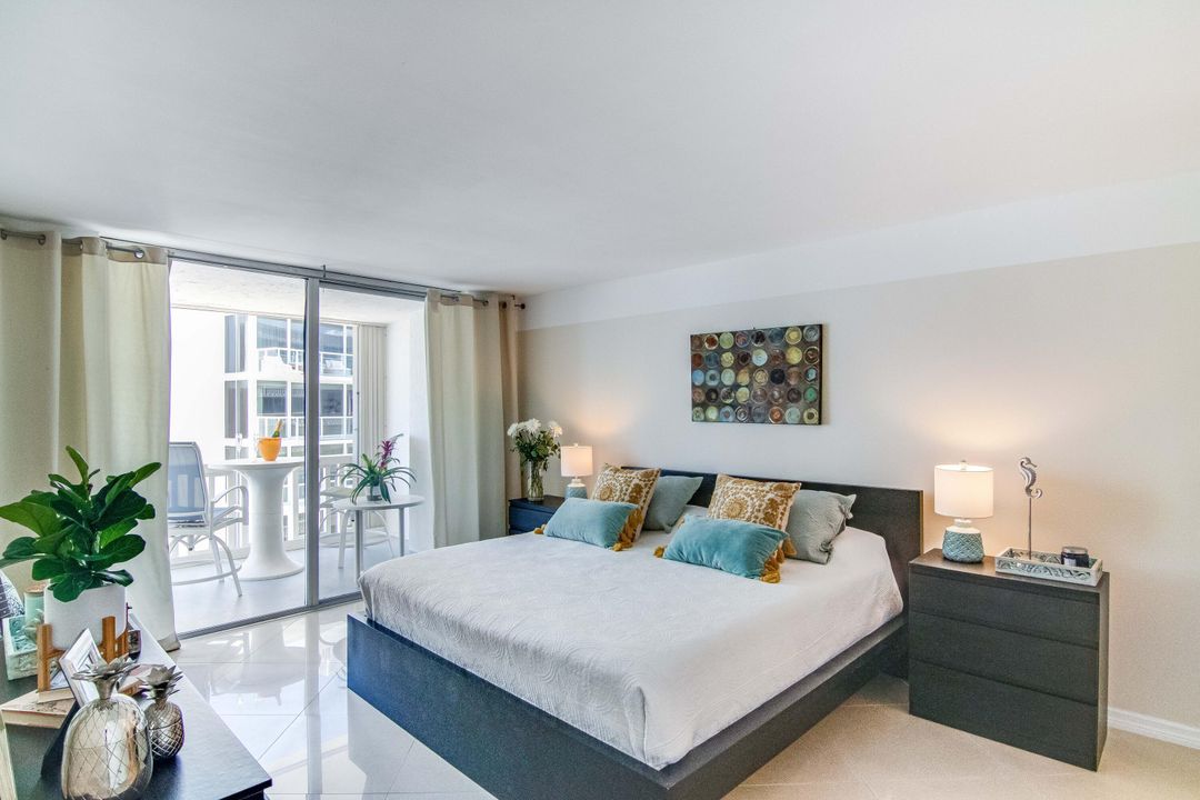 Active With Contract: $4,500 (1 beds, 1 baths, 800 Square Feet)