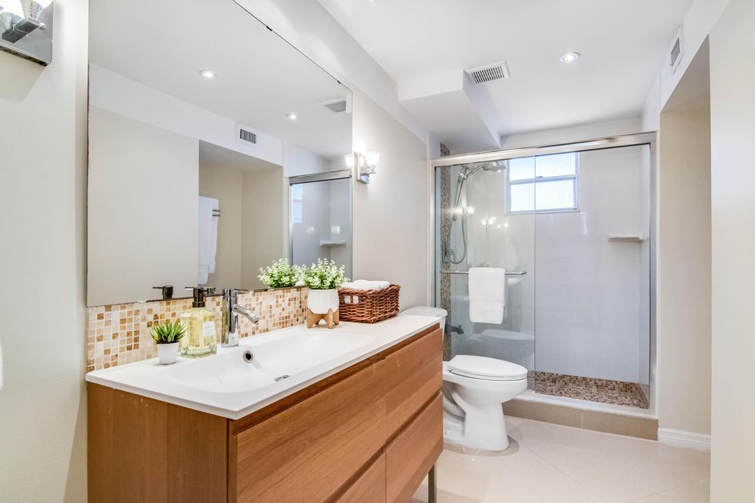 Active With Contract: $4,500 (1 beds, 1 baths, 800 Square Feet)