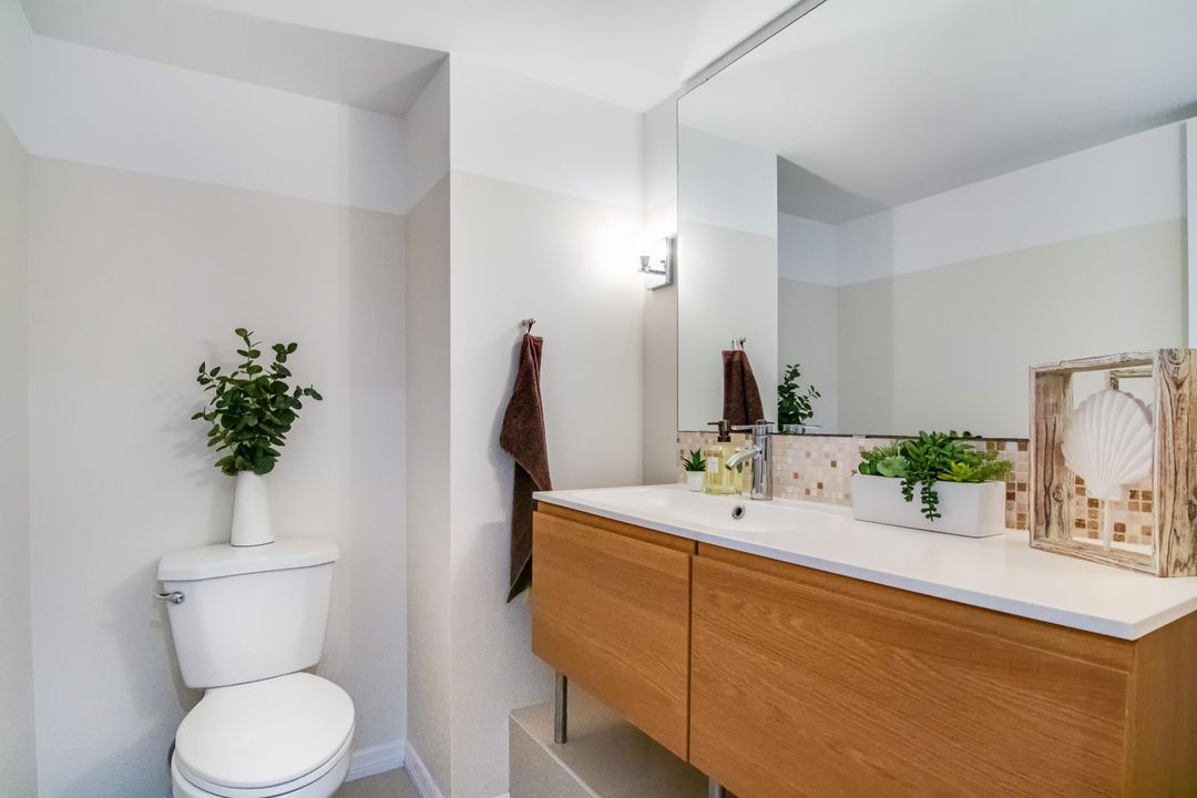 Active With Contract: $4,500 (1 beds, 1 baths, 800 Square Feet)