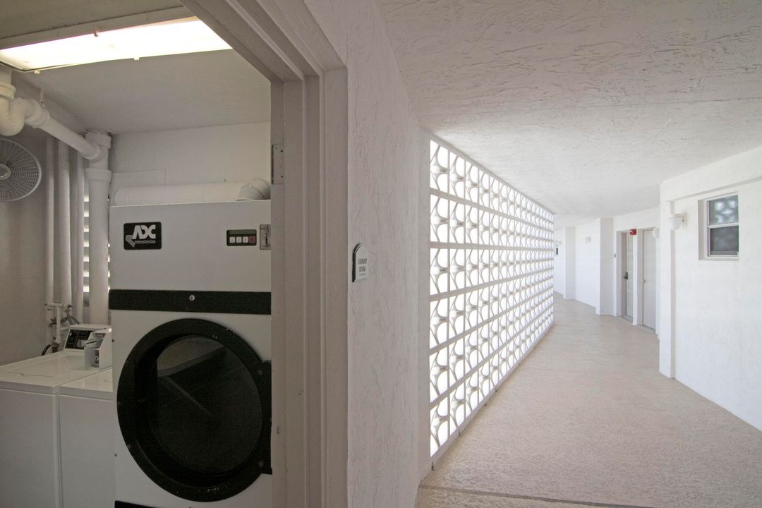 Active With Contract: $4,500 (1 beds, 1 baths, 800 Square Feet)