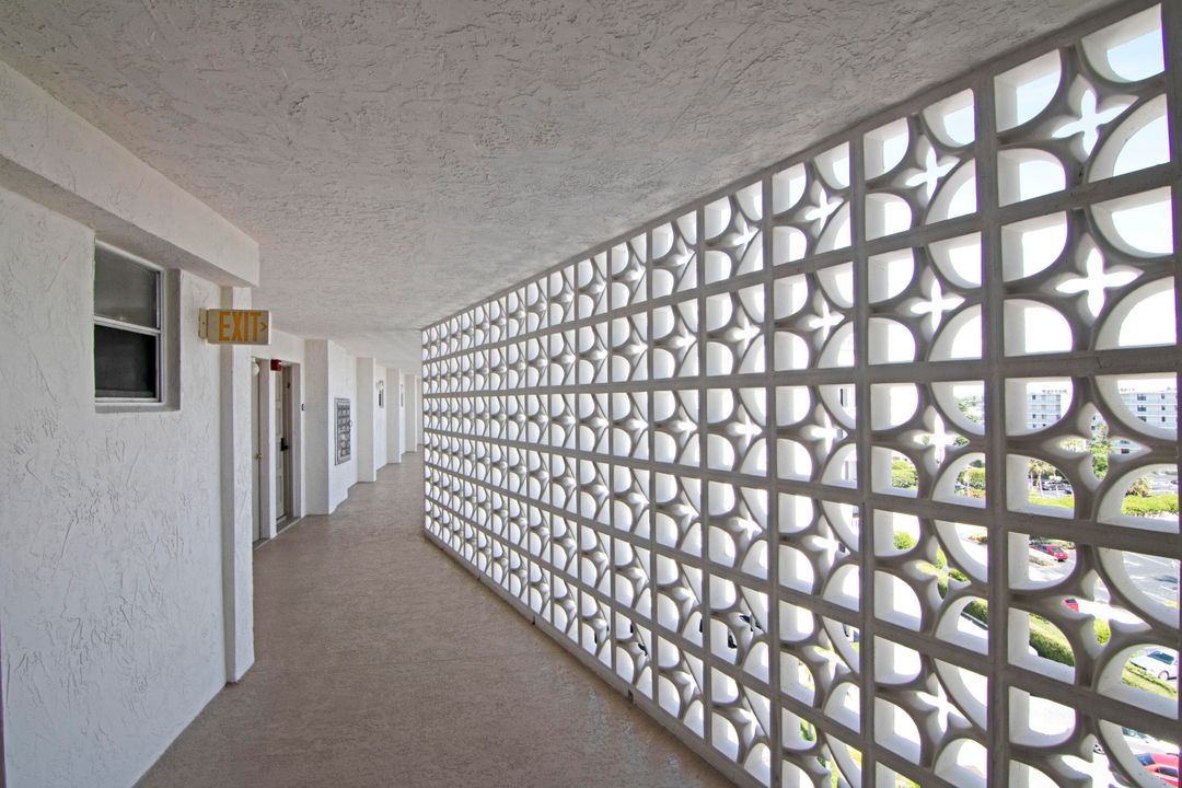 Active With Contract: $4,500 (1 beds, 1 baths, 800 Square Feet)