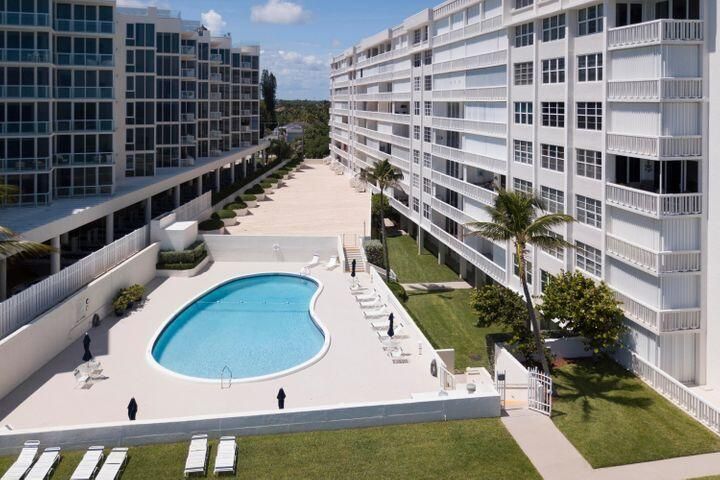 Active With Contract: $4,500 (1 beds, 1 baths, 800 Square Feet)