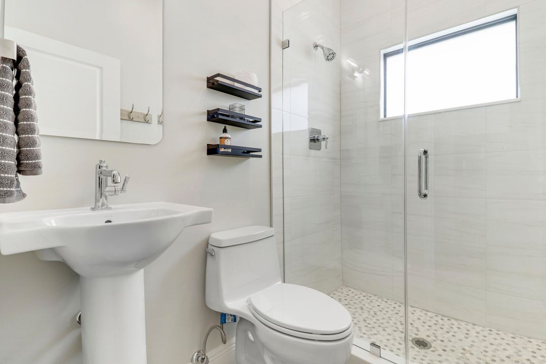 出租: $4,000 (2 贝兹, 1 浴室, 835 平方英尺)