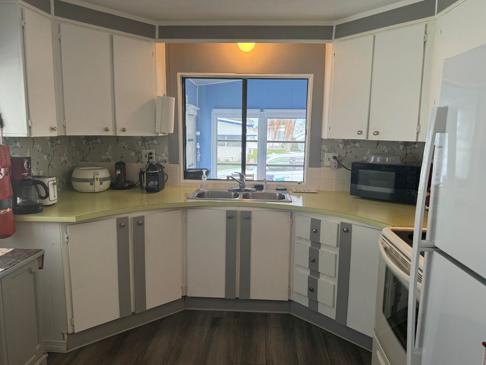 For Sale: $42,000 (2 beds, 2 baths, 1200 Square Feet)