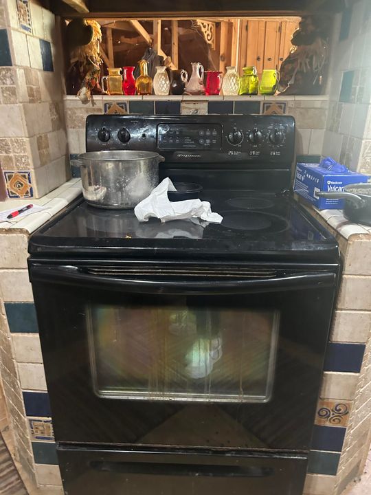 Activo con contrato: $635,000 (1 camas, 1 baños, 2144 Pies cuadrados)