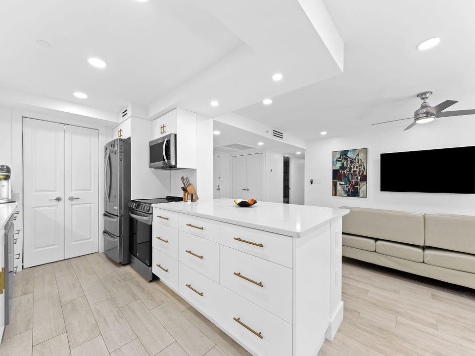 Recently Sold: $590,000 (2 beds, 2 baths, 1315 Square Feet)