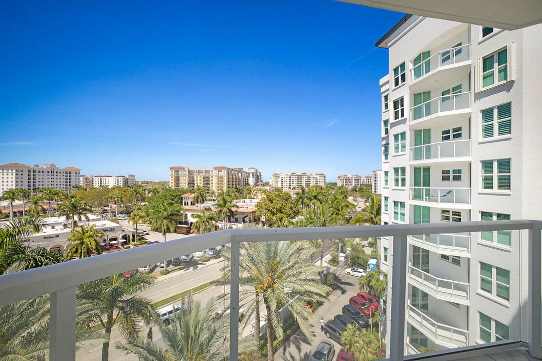 Active With Contract: $1,795,000 (3 beds, 3 baths, 2254 Square Feet)