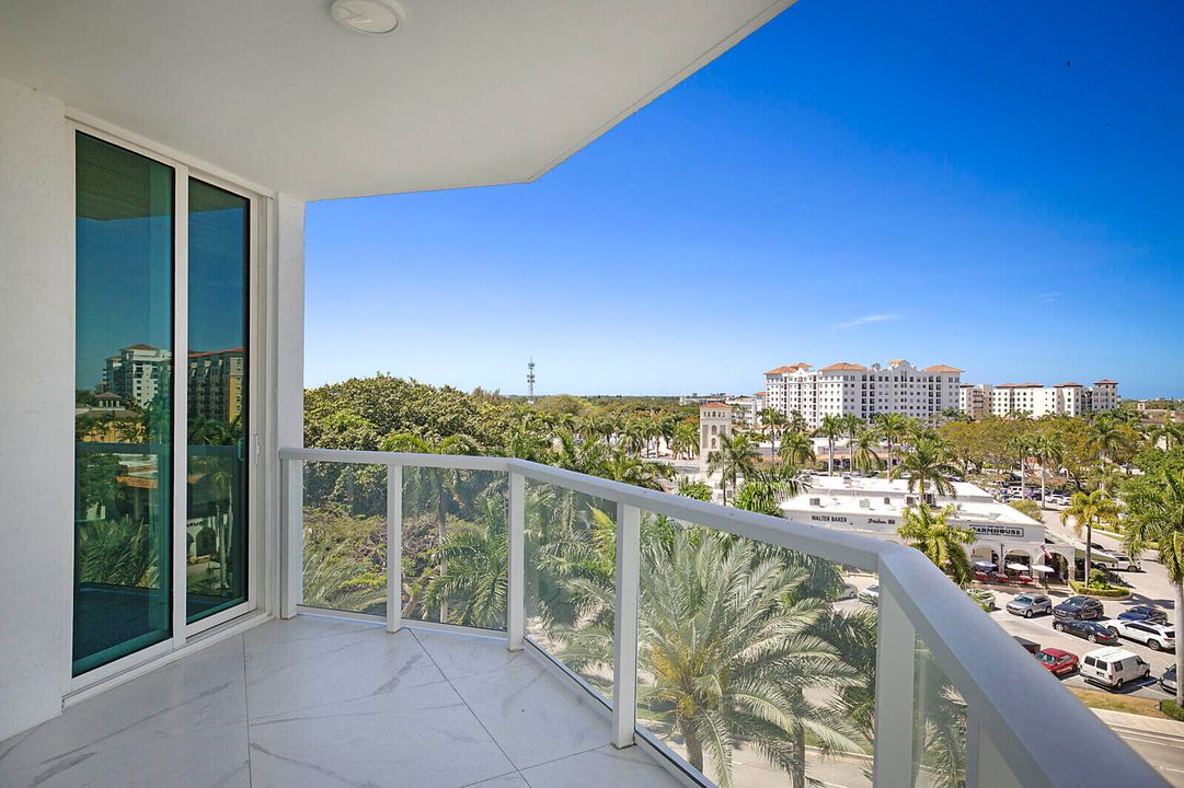 Active With Contract: $1,795,000 (3 beds, 3 baths, 2254 Square Feet)