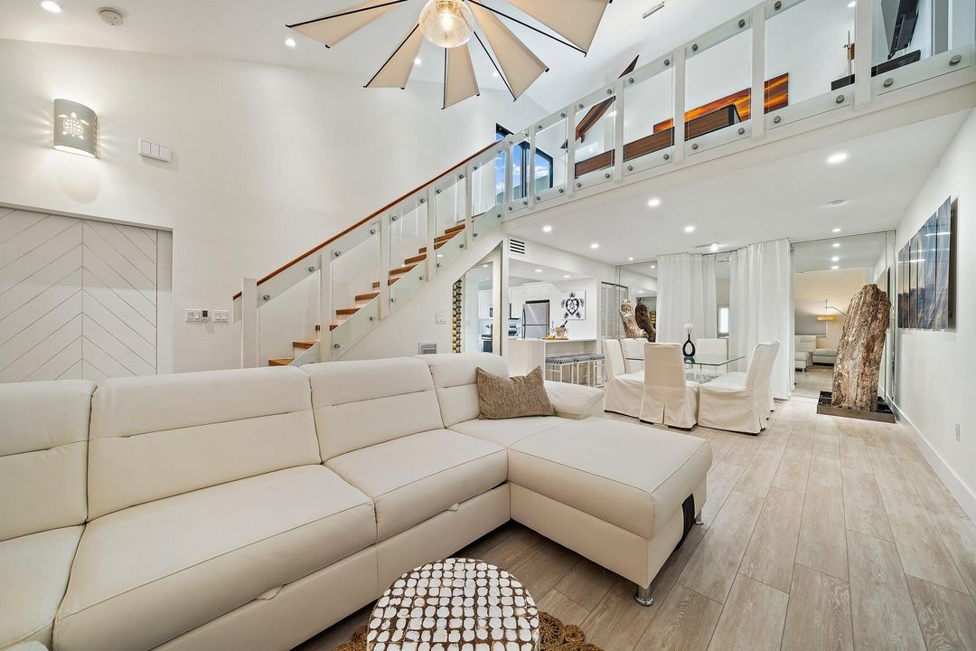 Vendido Recientemente: $795,000 (3 camas, 2 baños, 1640 Pies cuadrados)