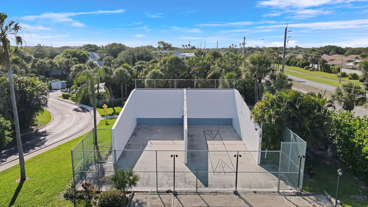 待售: $600,000 (2 贝兹, 2 浴室, 1279 平方英尺)