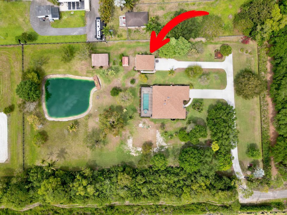 出租: $4,000 (2 贝兹, 1 浴室, 835 平方英尺)