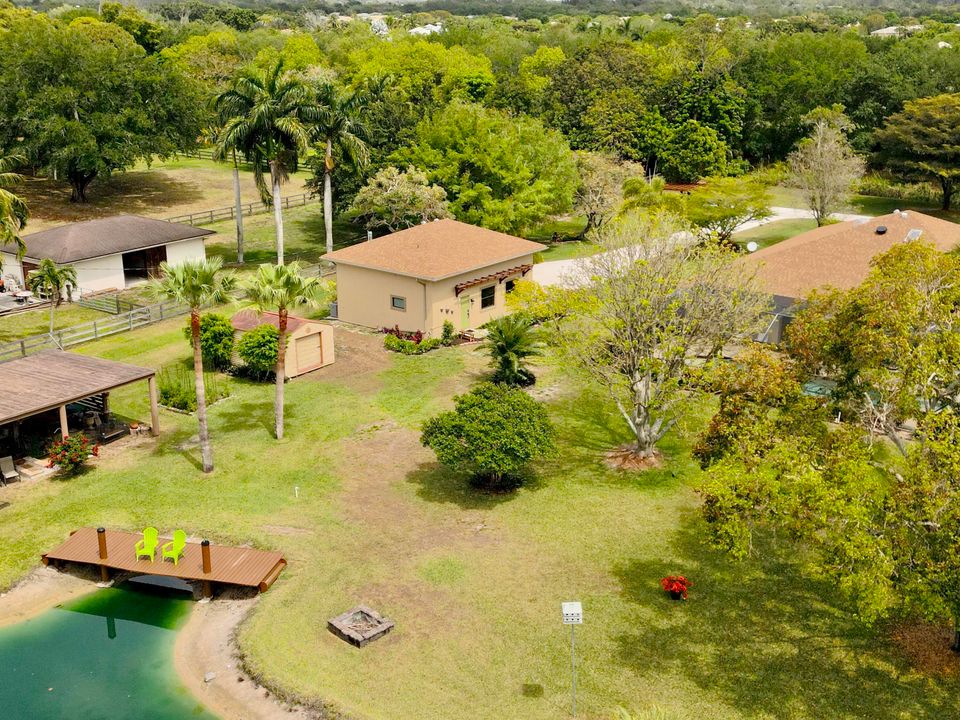 出租: $4,000 (2 贝兹, 1 浴室, 835 平方英尺)