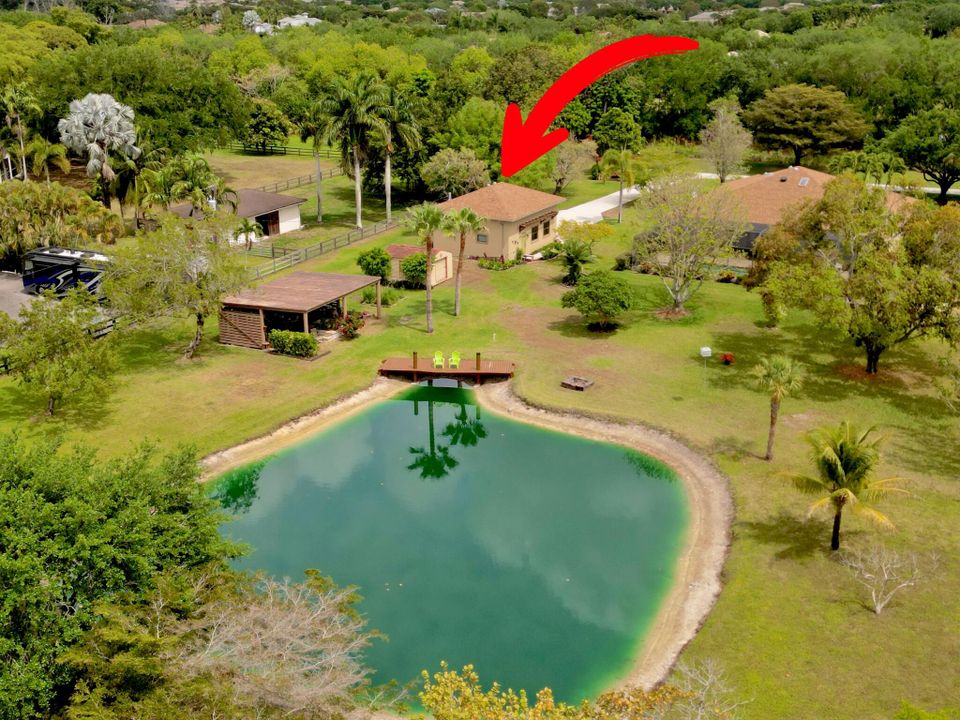 出租: $4,000 (2 贝兹, 1 浴室, 835 平方英尺)