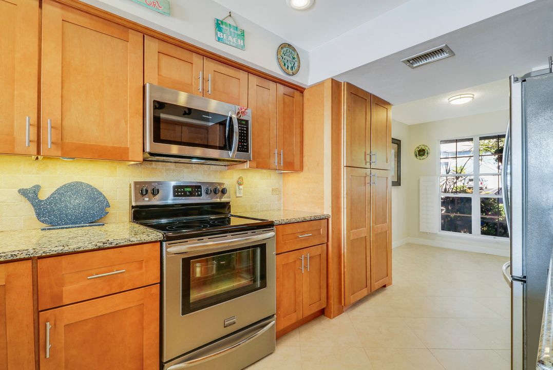 待售: $600,000 (2 贝兹, 2 浴室, 1279 平方英尺)