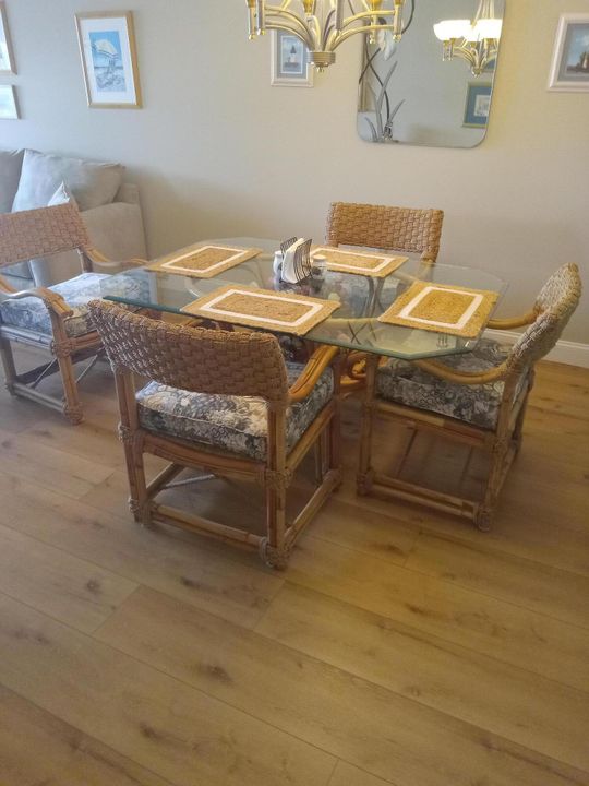 For Rent: $5,500 (2 beds, 2 baths, 1385 Square Feet)