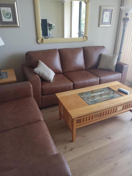 For Rent: $5,500 (2 beds, 2 baths, 1385 Square Feet)