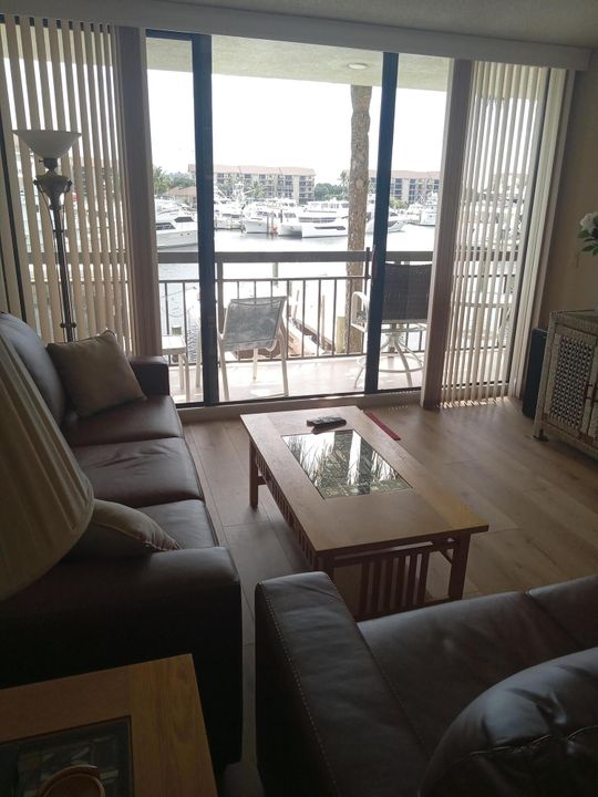 For Rent: $5,500 (2 beds, 2 baths, 1385 Square Feet)