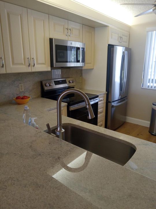 For Rent: $5,500 (2 beds, 2 baths, 1385 Square Feet)