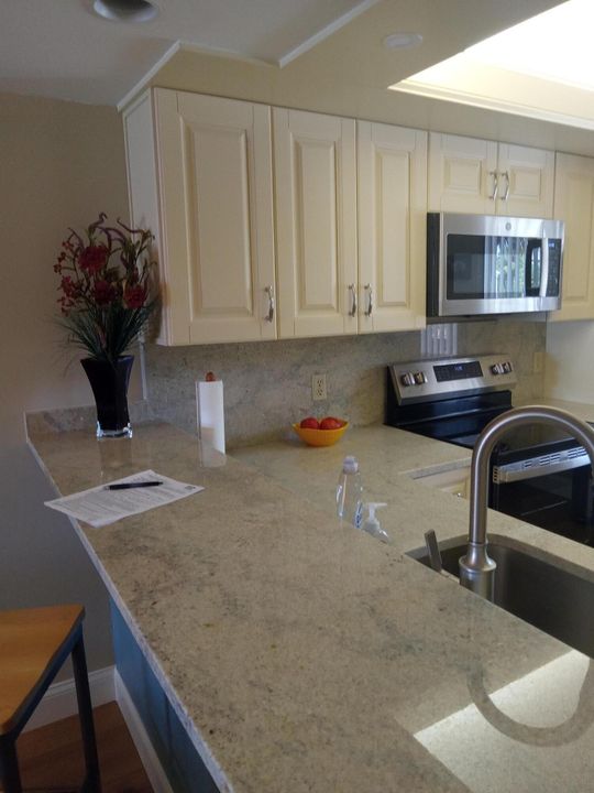 For Rent: $5,500 (2 beds, 2 baths, 1385 Square Feet)