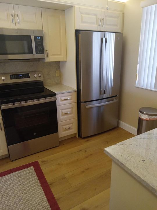 For Rent: $5,500 (2 beds, 2 baths, 1385 Square Feet)
