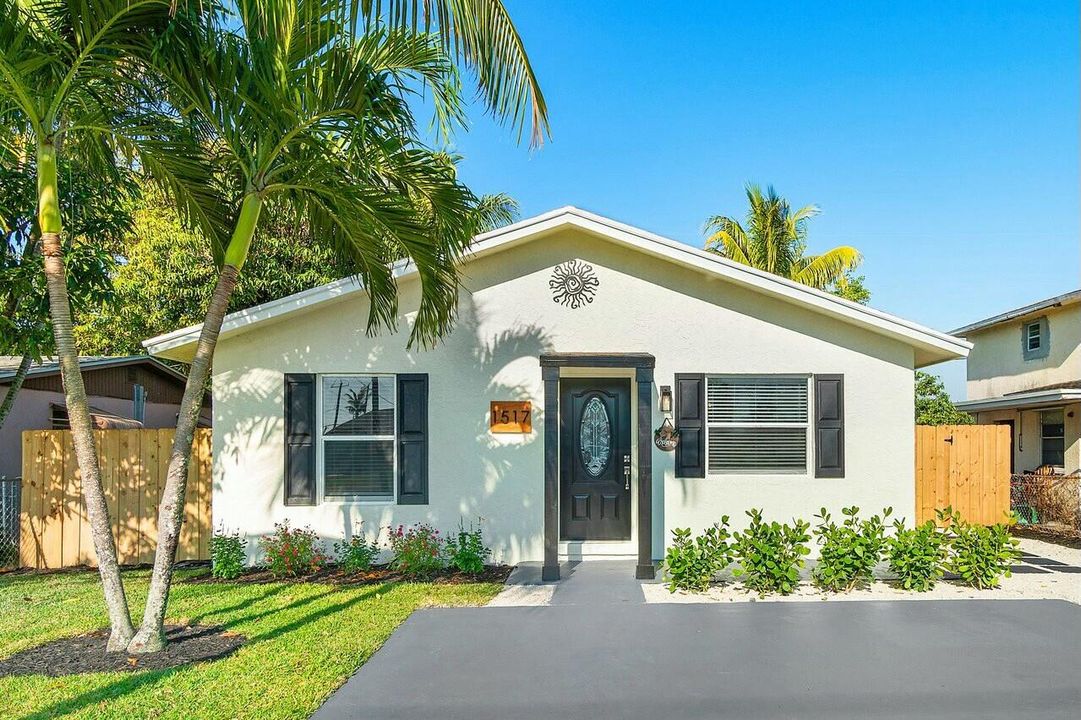 Recently Sold: $334,000 (3 beds, 1 baths, 924 Square Feet)