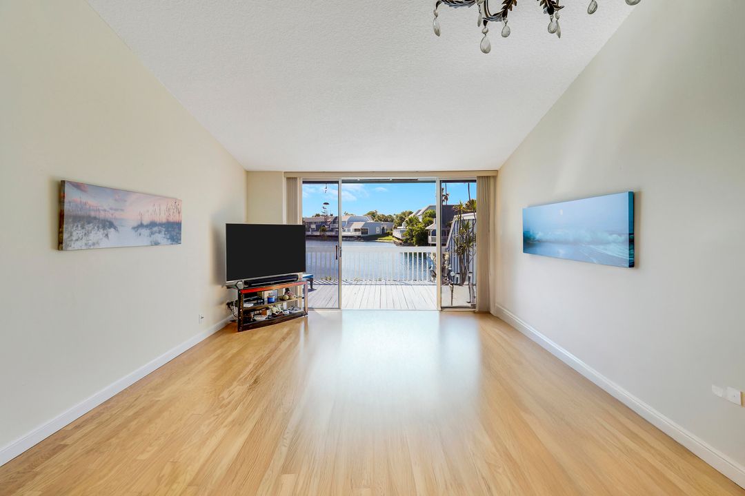 待售: $600,000 (2 贝兹, 2 浴室, 1279 平方英尺)