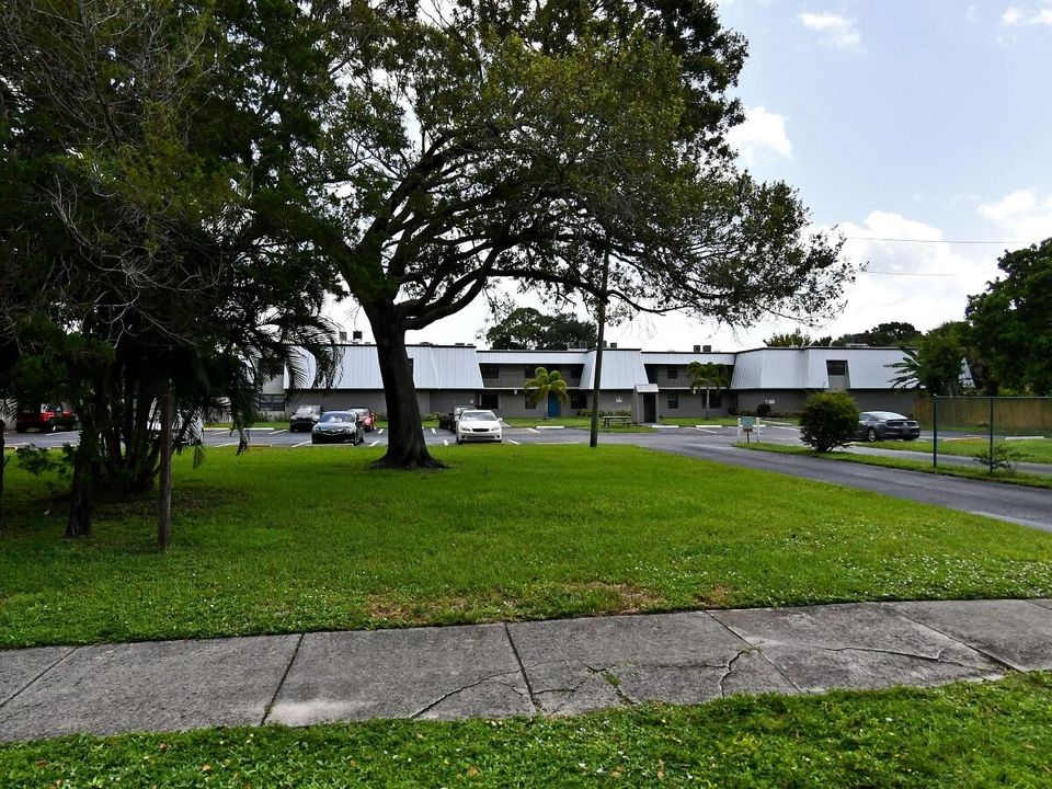 Recently Sold: $105,000 (2 beds, 2 baths, 1190 Square Feet)