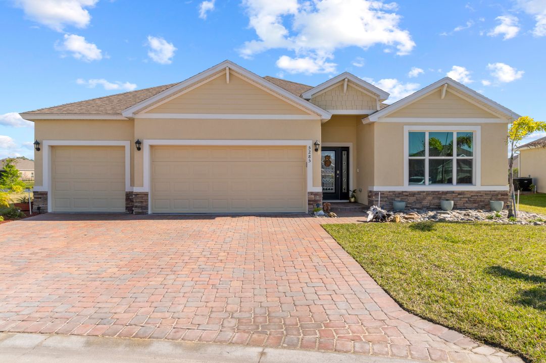 最近售出: $599,777 (3 贝兹, 3 浴室, 2290 平方英尺)