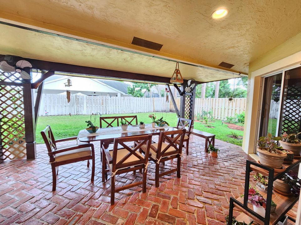 For Sale: $689,000 (3 beds, 2 baths, 1937 Square Feet)