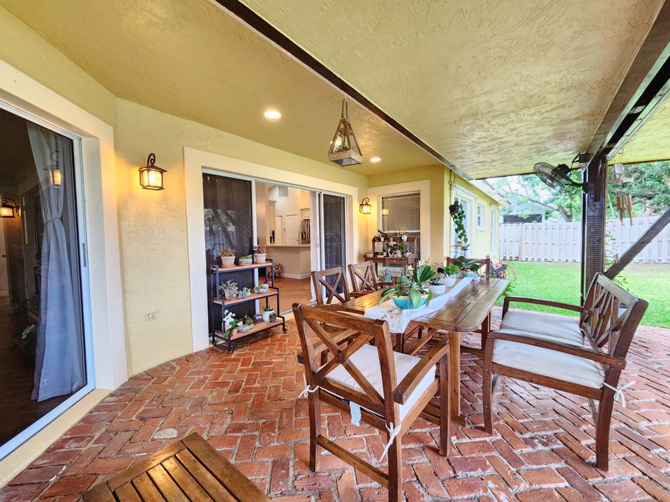 For Sale: $689,000 (3 beds, 2 baths, 1937 Square Feet)