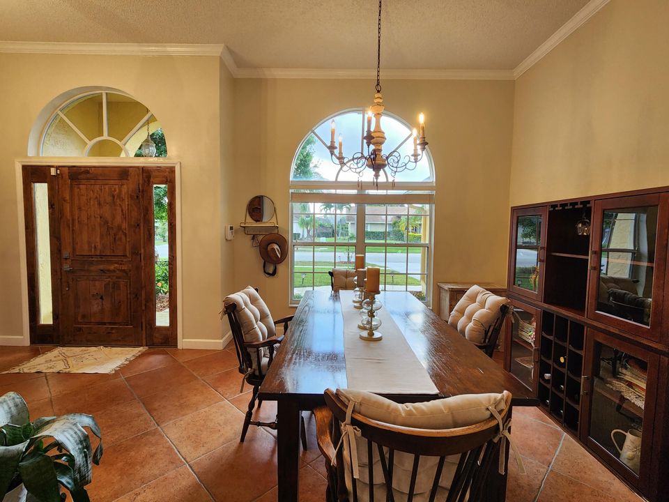 For Sale: $689,000 (3 beds, 2 baths, 1937 Square Feet)