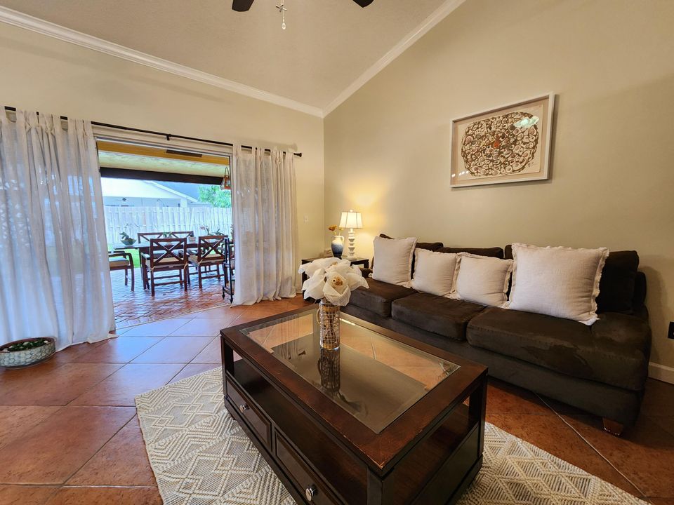 For Sale: $689,000 (3 beds, 2 baths, 1937 Square Feet)