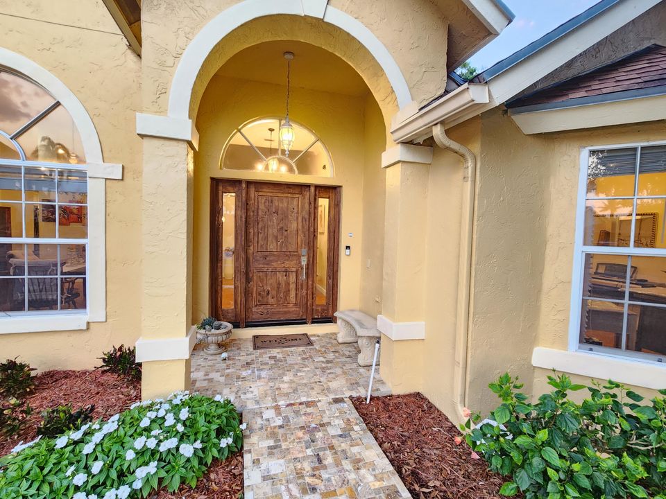 For Sale: $689,000 (3 beds, 2 baths, 1937 Square Feet)