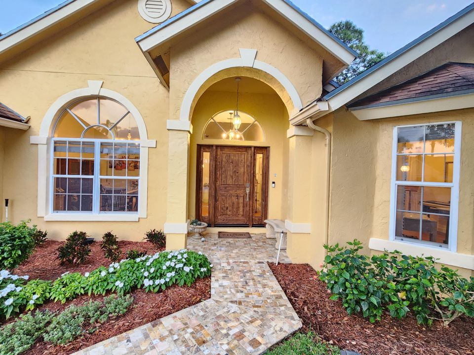 For Sale: $689,000 (3 beds, 2 baths, 1937 Square Feet)