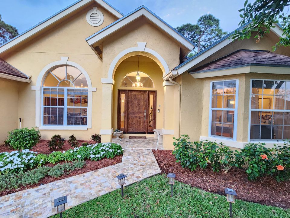 For Sale: $689,000 (3 beds, 2 baths, 1937 Square Feet)