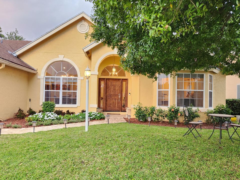 For Sale: $689,000 (3 beds, 2 baths, 1937 Square Feet)