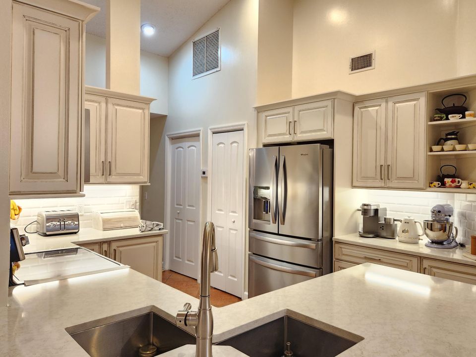 For Sale: $689,000 (3 beds, 2 baths, 1937 Square Feet)