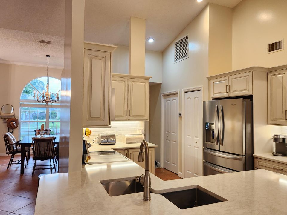 For Sale: $689,000 (3 beds, 2 baths, 1937 Square Feet)